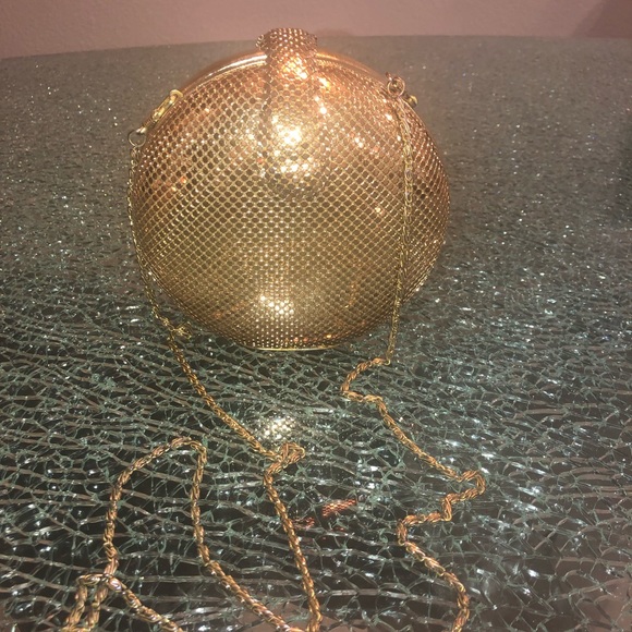 1930’s Vintage Whiting & Davis Gold Clamshell :) - Picture 1 of 7